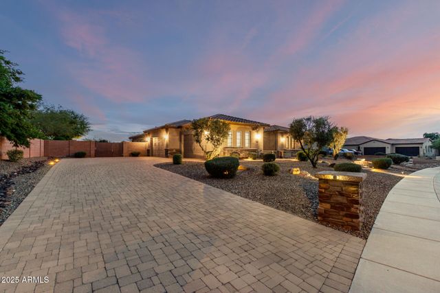 8733 W VILLA LINDO Drive, Peoria, AZ 85383