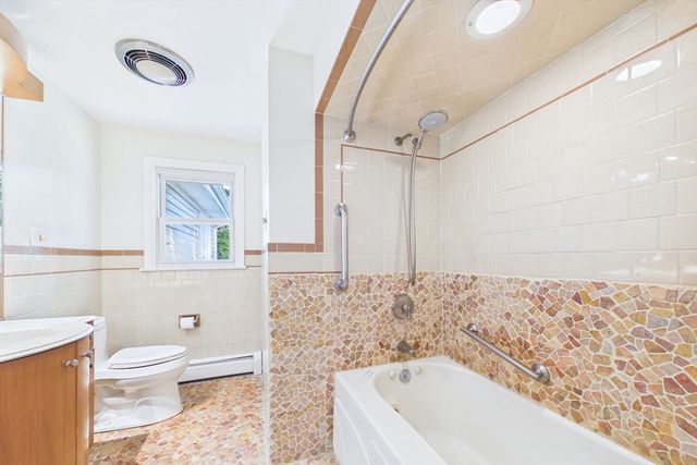 206 Lafayette St, Fall River, MA 02723