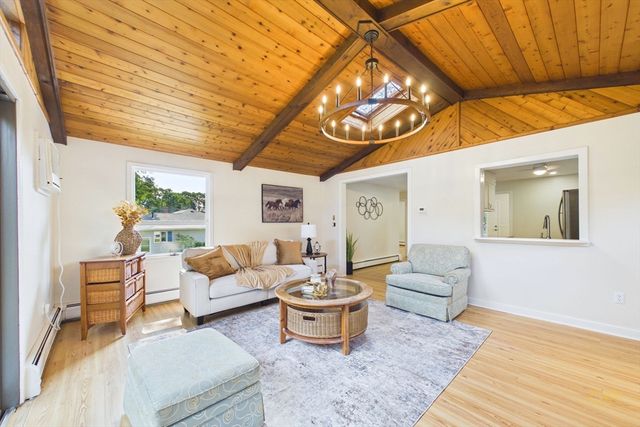 206 Lafayette St, Fall River, MA 02723