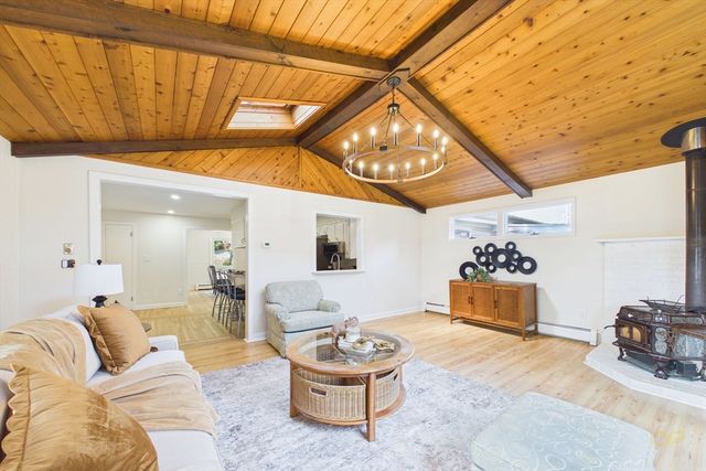 206 Lafayette St, Fall River, MA 02723