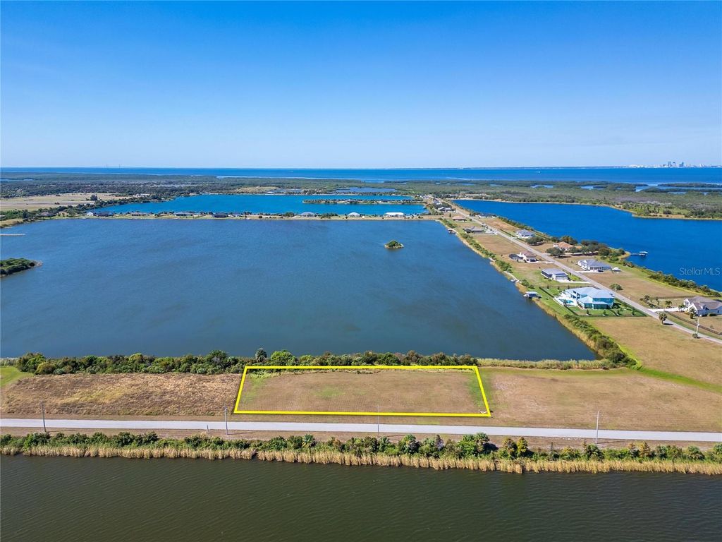 Image 12 of property listing at LOST RIVER TRAIL, Ruskin, FL 33570