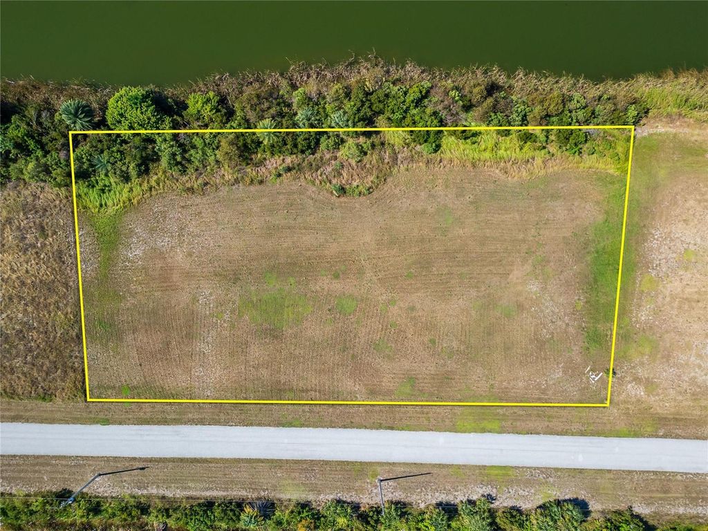 Image 15 of property listing at LOST RIVER TRAIL, Ruskin, FL 33570