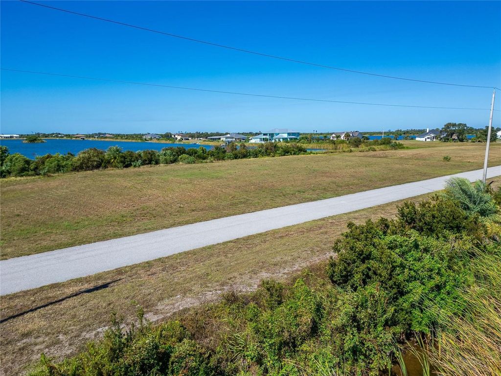 Image 3 of property listing at LOST RIVER TRAIL, Ruskin, FL 33570