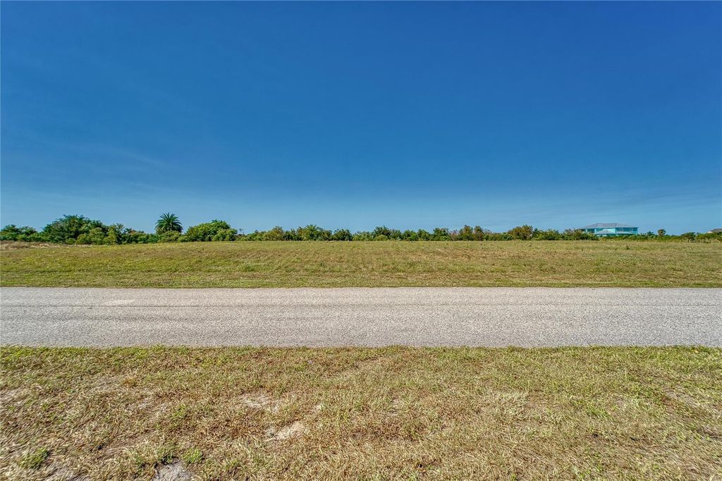 Image 31 of property listing at LOST RIVER TRAIL, Ruskin, FL 33570