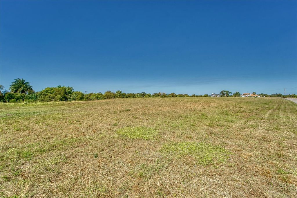 Image 34 of property listing at LOST RIVER TRAIL, Ruskin, FL 33570