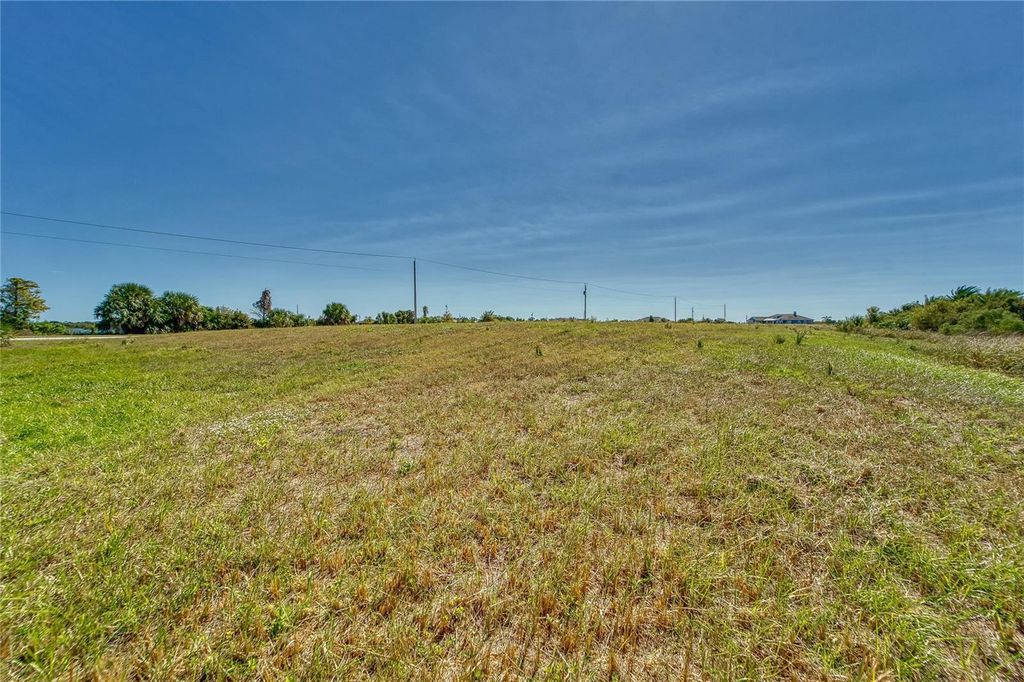 Image 37 of property listing at LOST RIVER TRAIL, Ruskin, FL 33570