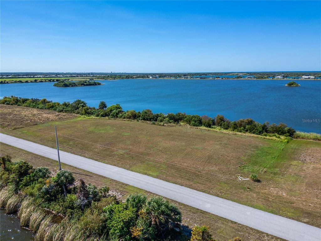 Image 5 of property listing at LOST RIVER TRAIL, Ruskin, FL 33570