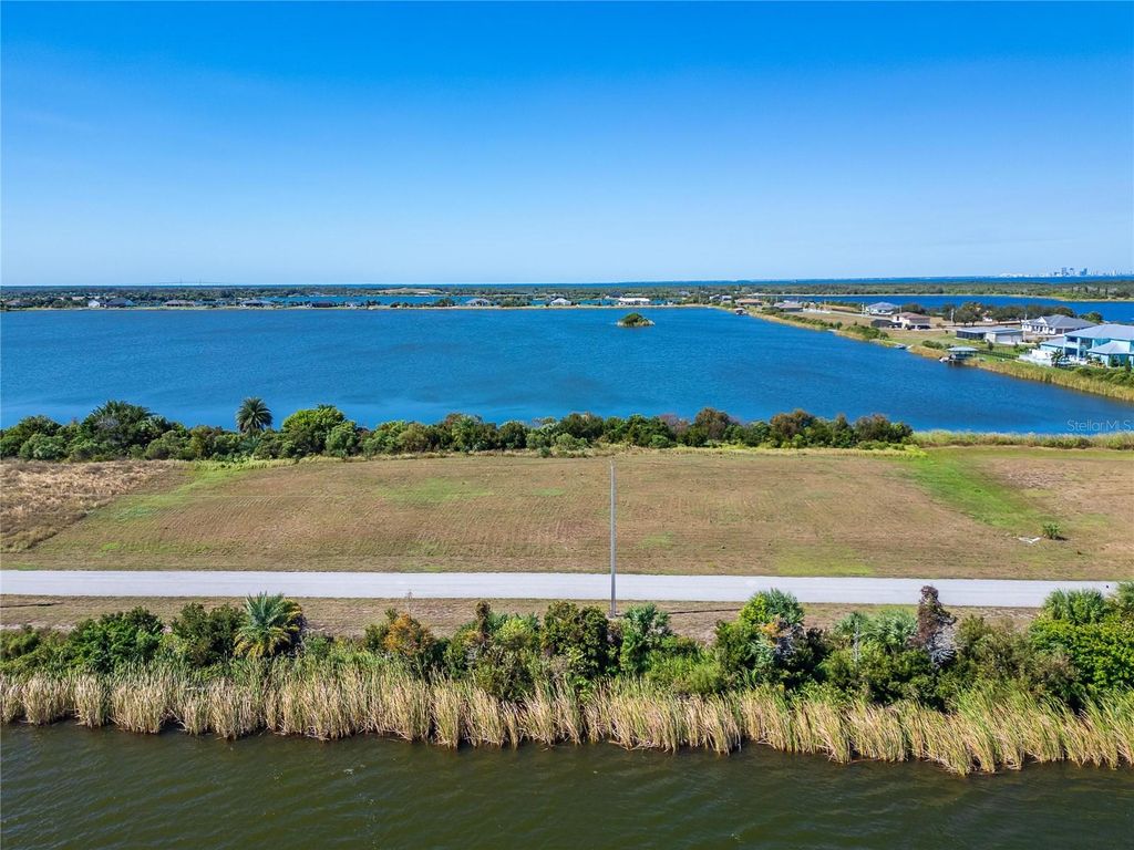 Image 6 of property listing at LOST RIVER TRAIL, Ruskin, FL 33570