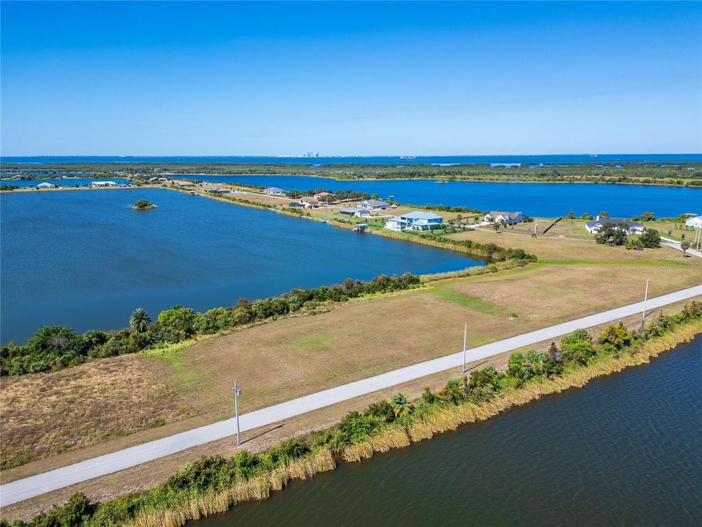 Image 8 of property listing at LOST RIVER TRAIL, Ruskin, FL 33570