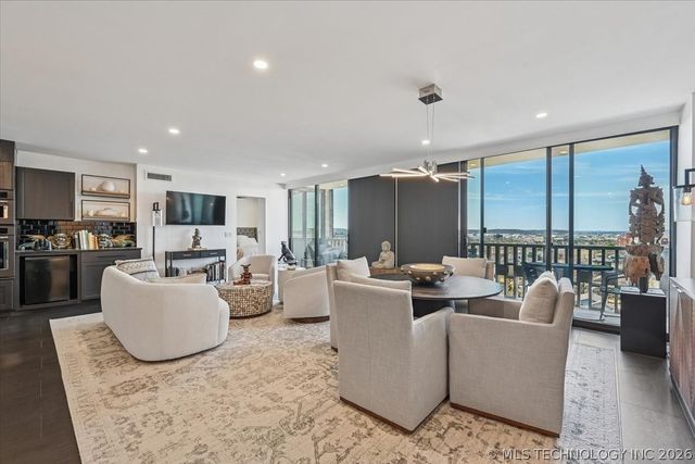 1502 S Boulder Avenue 11C, Tulsa, OK 74119