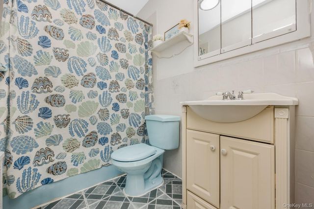 58-40 80th Street, Middle Village, NY 11379