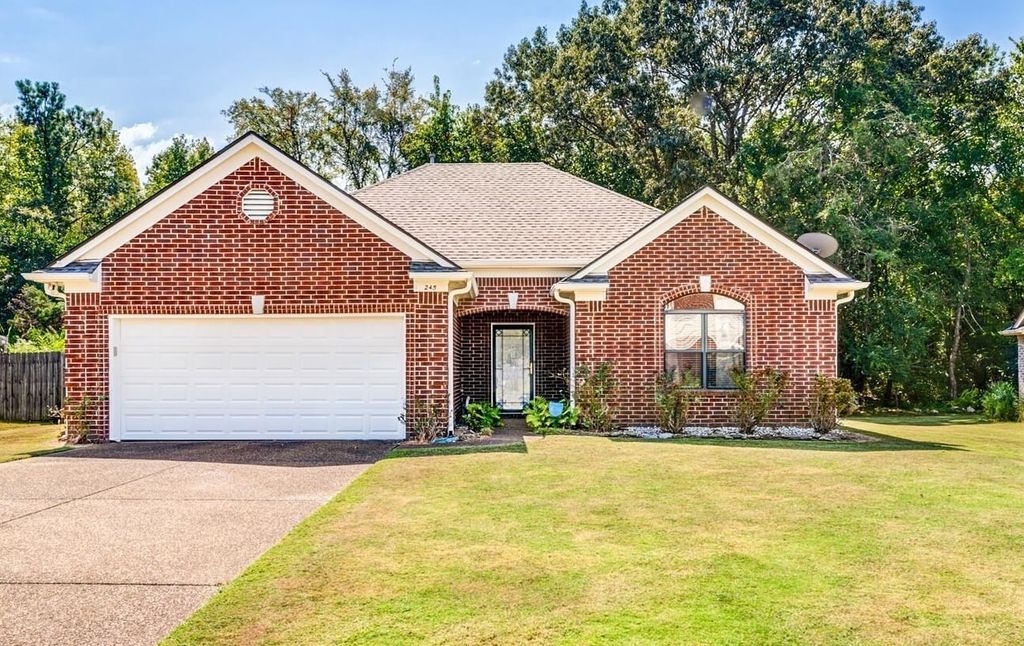 245 SUSANNE DR, Oakland, TN 38060