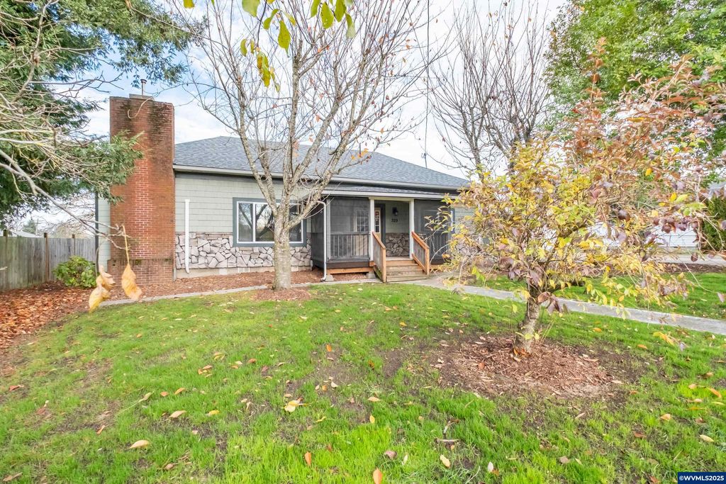 Image 1 of property listing at 329 Church St, Jefferson, OR 97352