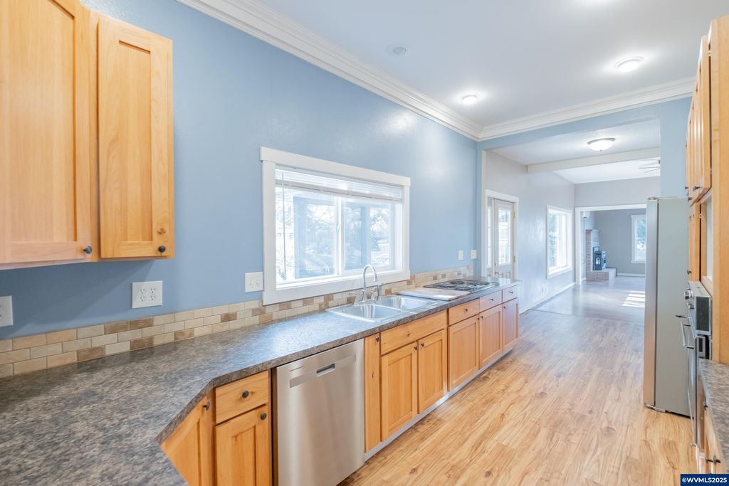 Image 15 of property listing at 329 Church St, Jefferson, OR 97352