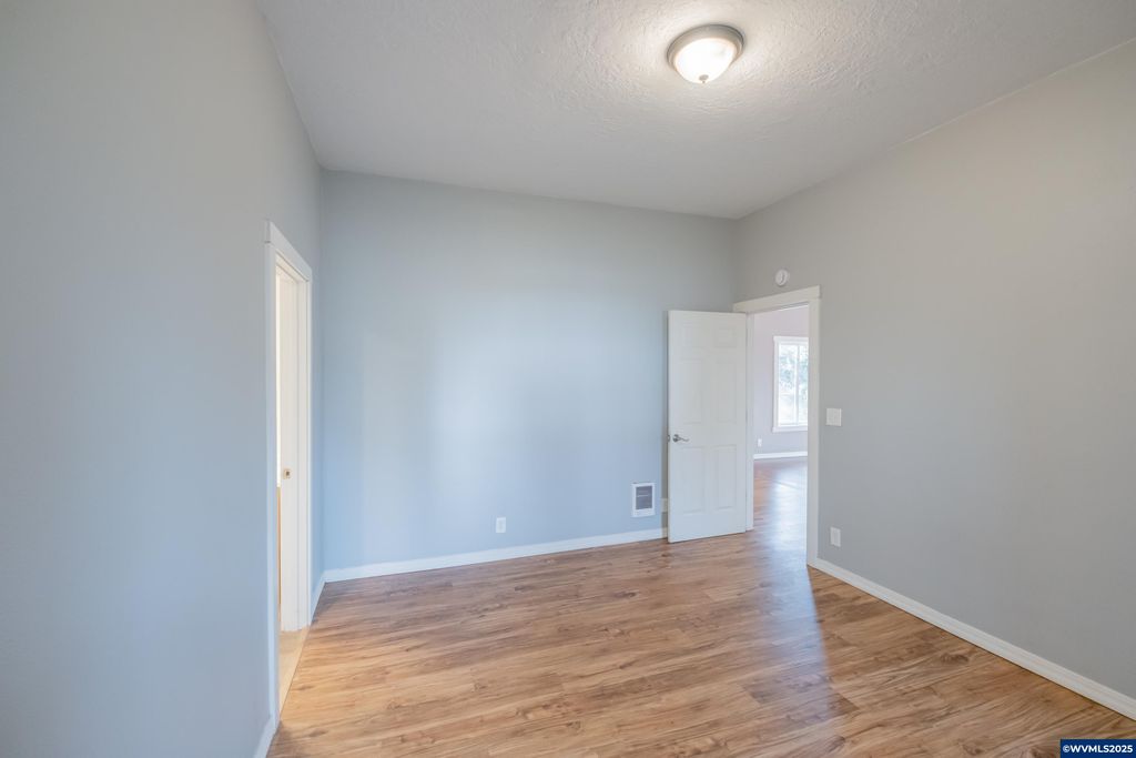 Image 17 of property listing at 329 Church St, Jefferson, OR 97352