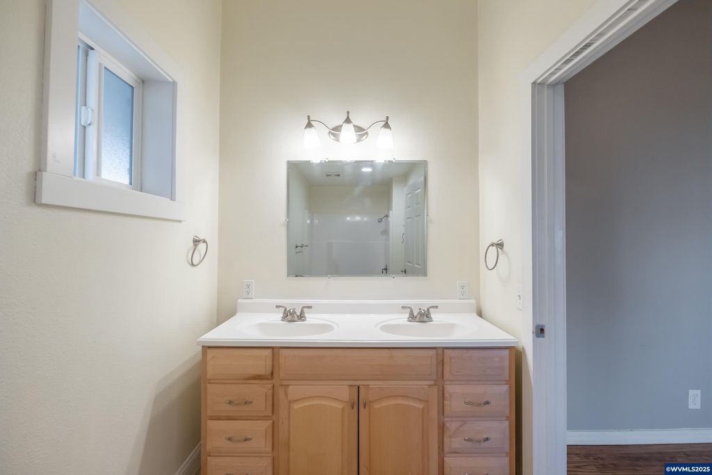 Image 22 of property listing at 329 Church St, Jefferson, OR 97352