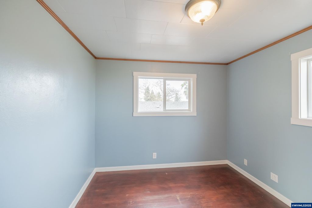 Image 24 of property listing at 329 Church St, Jefferson, OR 97352