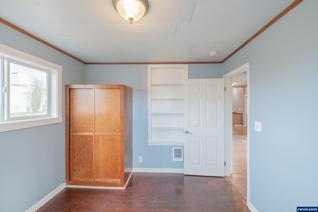 Image 25 of property listing at 329 Church St, Jefferson, OR 97352