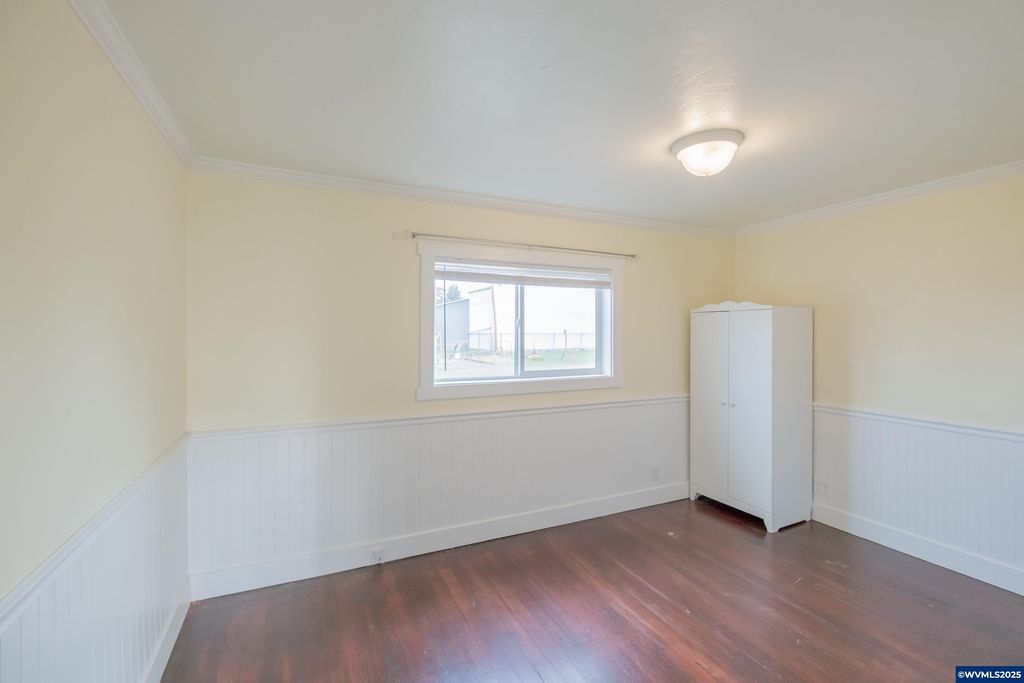 Image 26 of property listing at 329 Church St, Jefferson, OR 97352