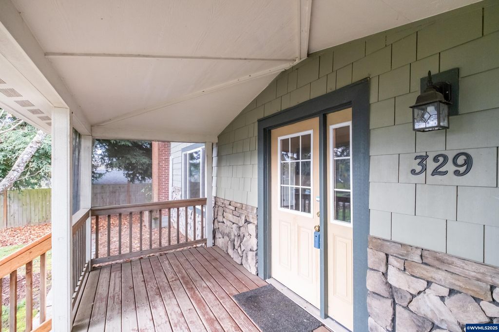 Image 3 of property listing at 329 Church St, Jefferson, OR 97352