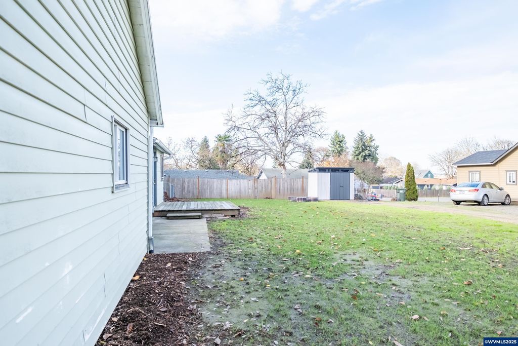 Image 36 of property listing at 329 Church St, Jefferson, OR 97352