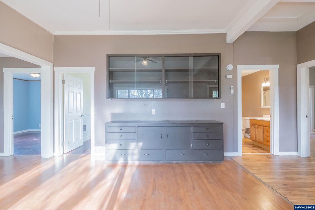 Image 4 of property listing at 329 Church St, Jefferson, OR 97352