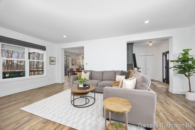 3361 Box Elder Drive, Jenison, MI 49428