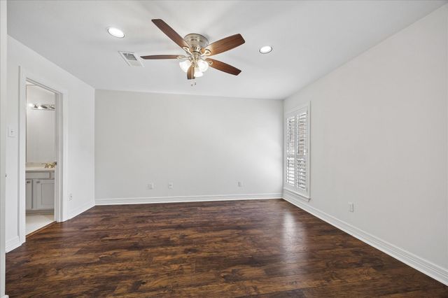56 Bayou Pointe Drive, Houston, TX 77063