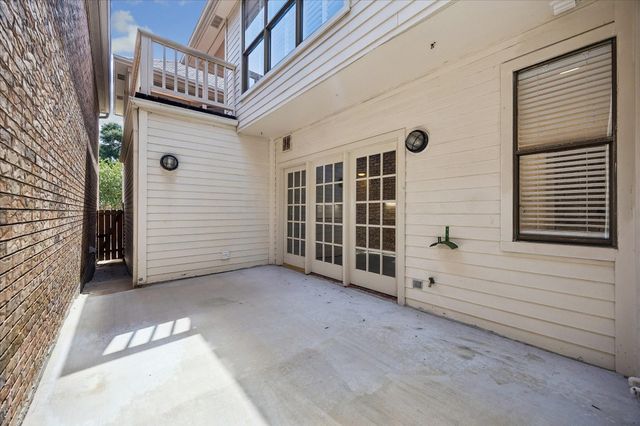 56 Bayou Pointe Drive, Houston, TX 77063