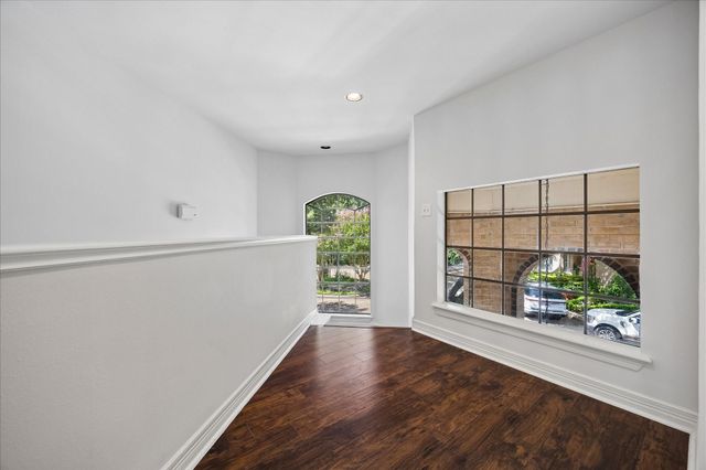 56 Bayou Pointe Drive, Houston, TX 77063