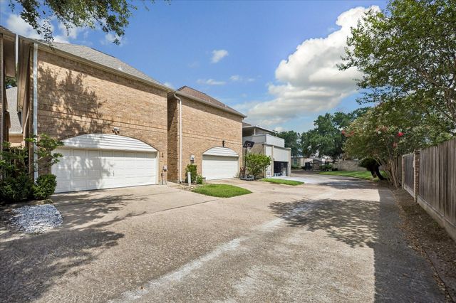56 Bayou Pointe Drive, Houston, TX 77063