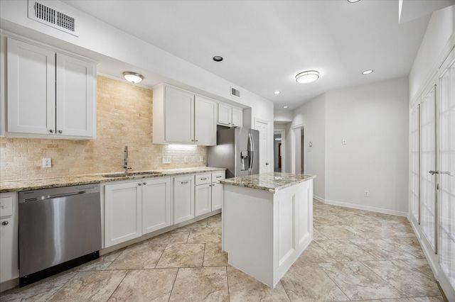 56 Bayou Pointe Drive, Houston, TX 77063