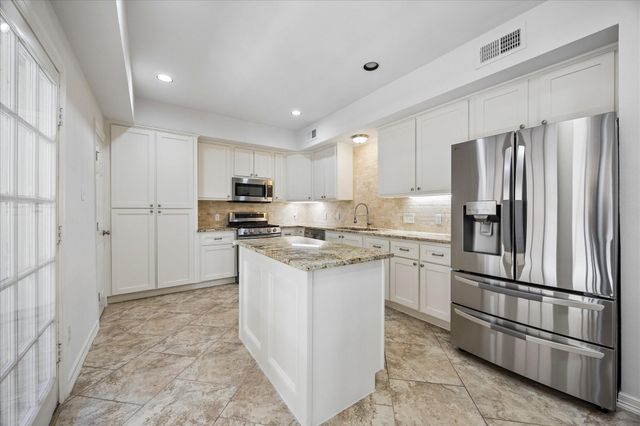 56 Bayou Pointe Drive, Houston, TX 77063