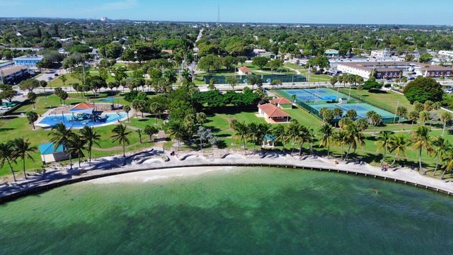 801 Lake Shore Drive 405, Lake Park, FL 33403