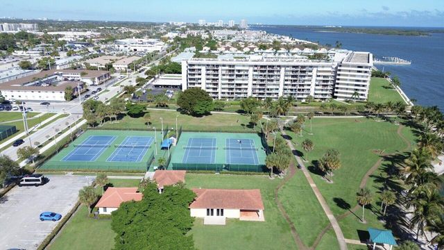 801 Lake Shore Drive 405, Lake Park, FL 33403