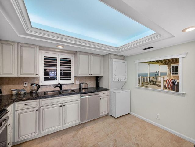 801 Lake Shore Drive 405, Lake Park, FL 33403