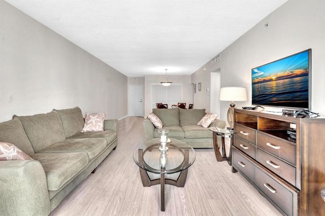 3000 S Ocean Drive 714, Hollywood, FL 33019
