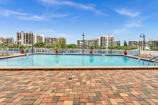 3000 S Ocean Drive 714, Hollywood, FL 33019