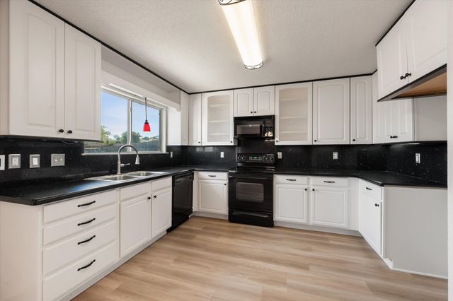9917 Blue Bell Drive, Fort Worth, TX 76108