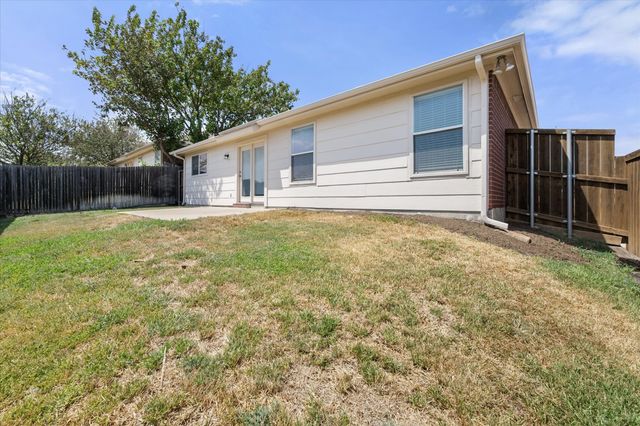 9917 Blue Bell Drive, Fort Worth, TX 76108