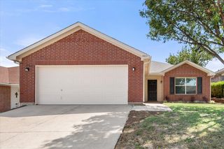 9917 Blue Bell Drive, Fort Worth, TX 76108