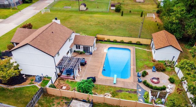 2920 Lake Valley Drive, Evansville, IN 47711