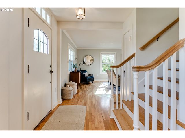 2096 CHARNELTON St, Eugene, OR 97405