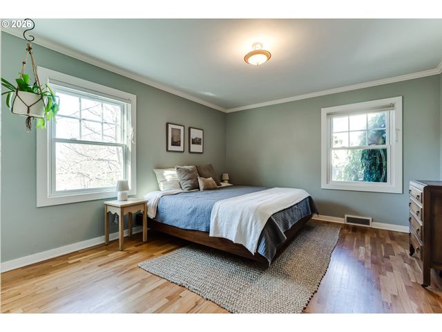 2096 CHARNELTON St, Eugene, OR 97405