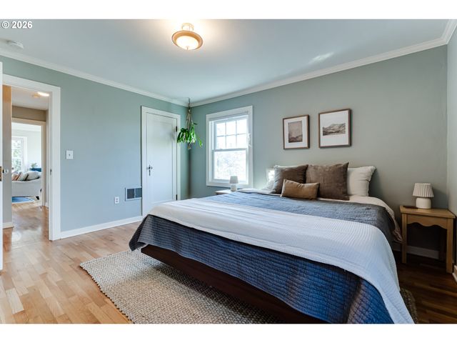 2096 CHARNELTON St, Eugene, OR 97405