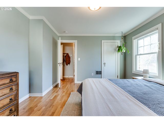 2096 CHARNELTON St, Eugene, OR 97405