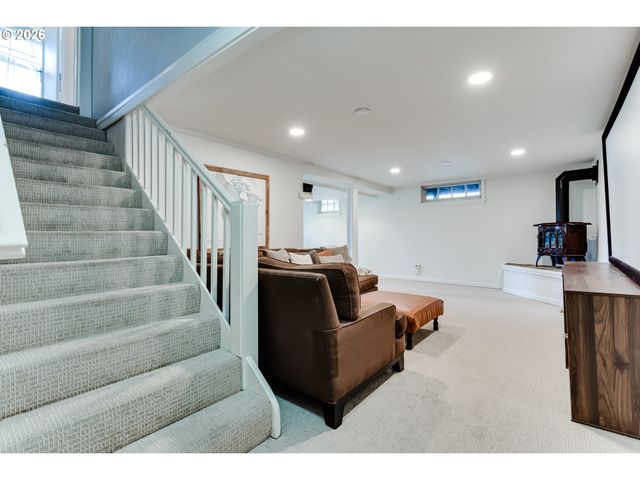 2096 CHARNELTON St, Eugene, OR 97405