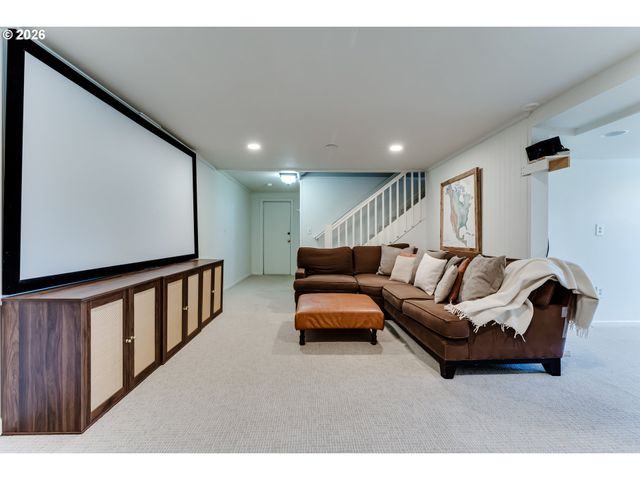 2096 CHARNELTON St, Eugene, OR 97405