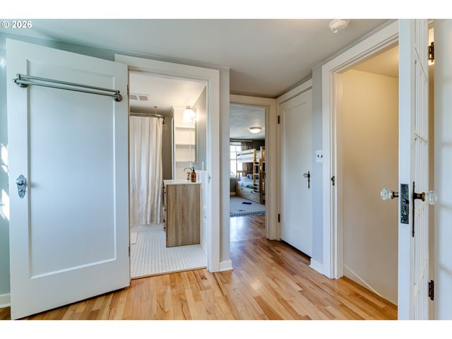 2096 CHARNELTON St, Eugene, OR 97405