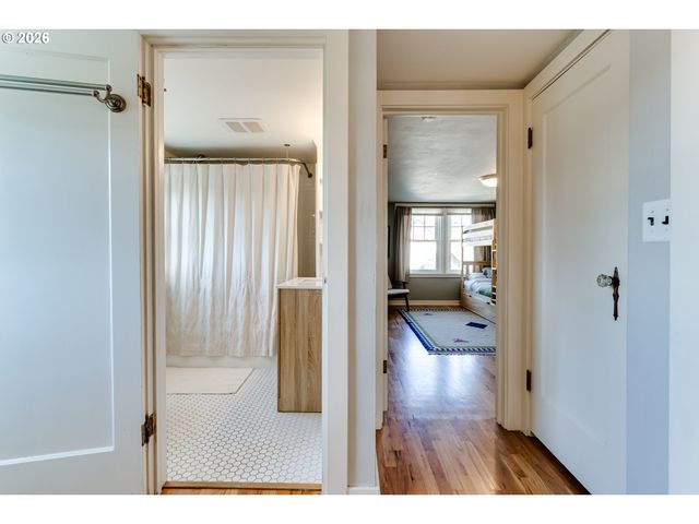 2096 CHARNELTON St, Eugene, OR 97405